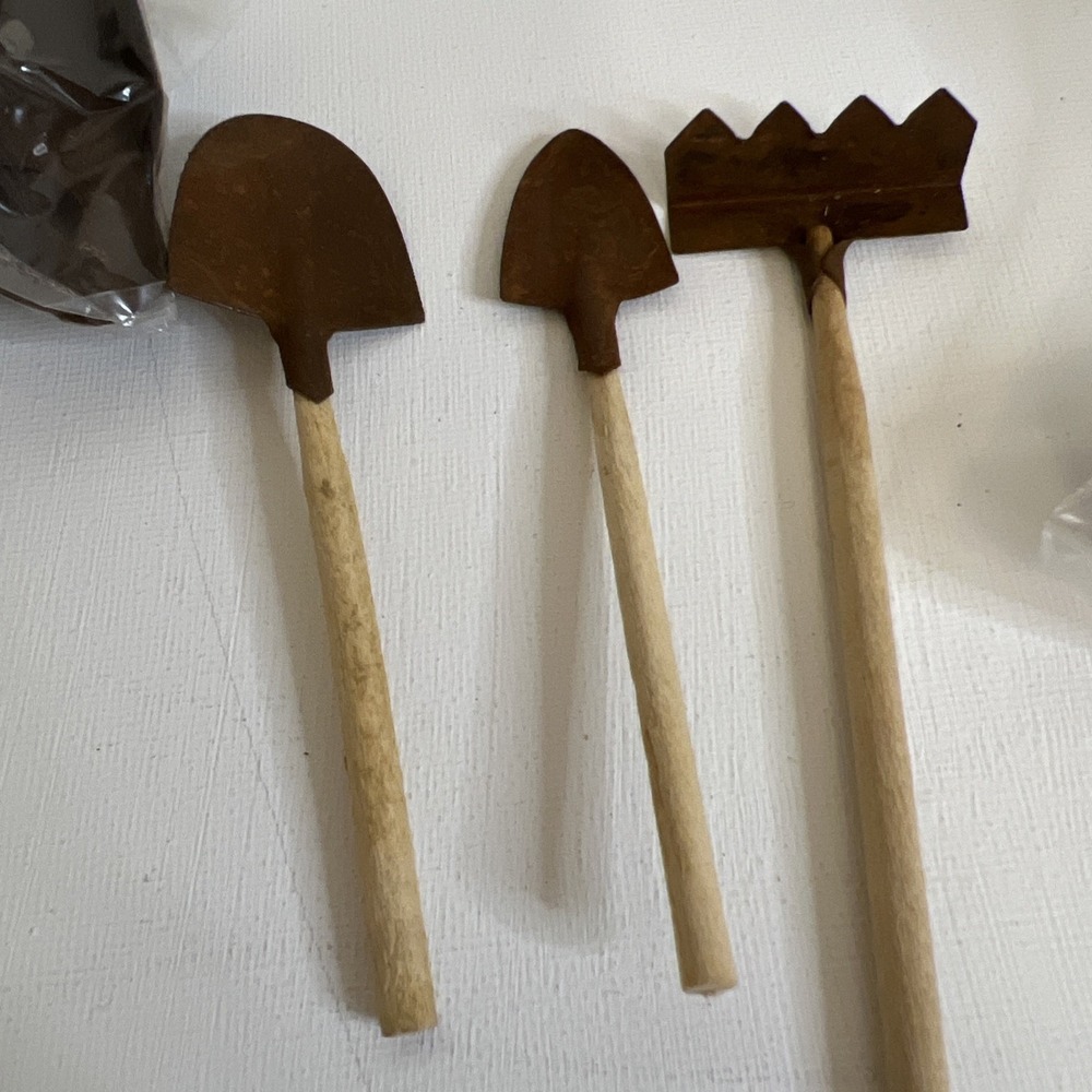 Mixed Rustic Craft Lot Garden Tools Ice Skates Rusted Look - Picture 10 of 10